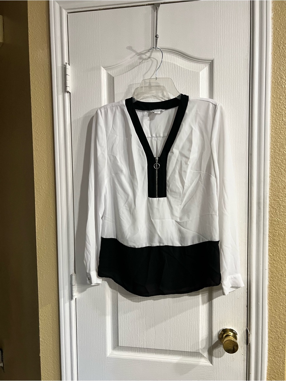 Contrast Zip V-Neck Blouse in White & Black
